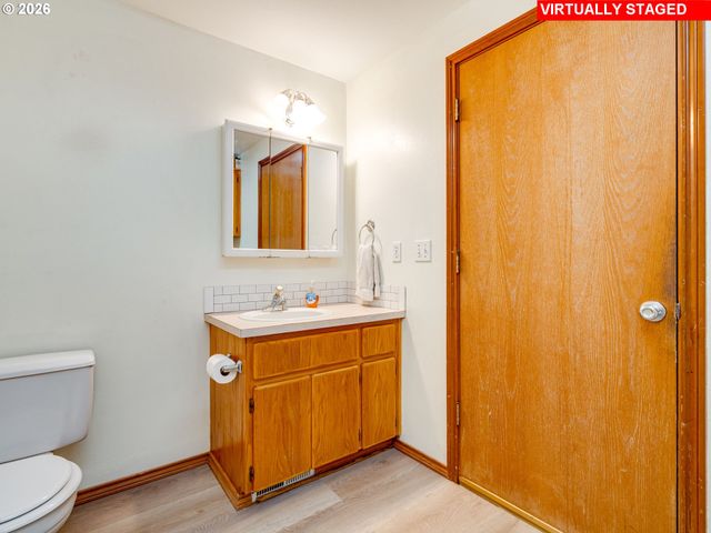 1250 S CEDAR Loop, Canby, OR 97013