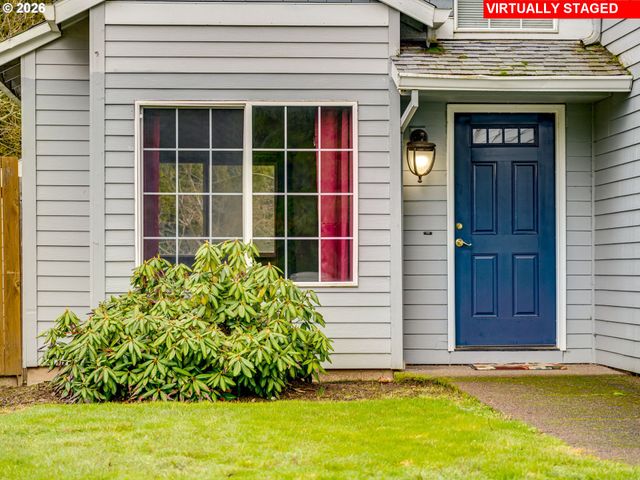 1250 S CEDAR Loop, Canby, OR 97013