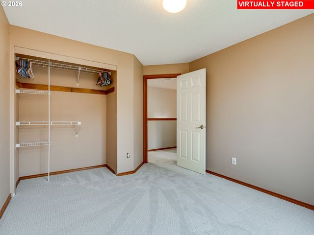 1250 S CEDAR Loop, Canby, OR 97013