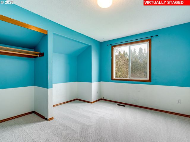 1250 S CEDAR Loop, Canby, OR 97013