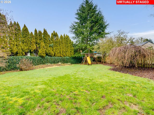 1250 S CEDAR Loop, Canby, OR 97013