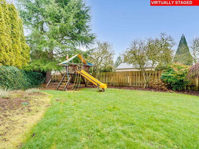 1250 S CEDAR Loop, Canby, OR 97013