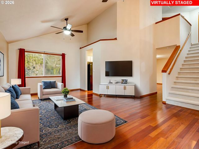 1250 S CEDAR Loop, Canby, OR 97013