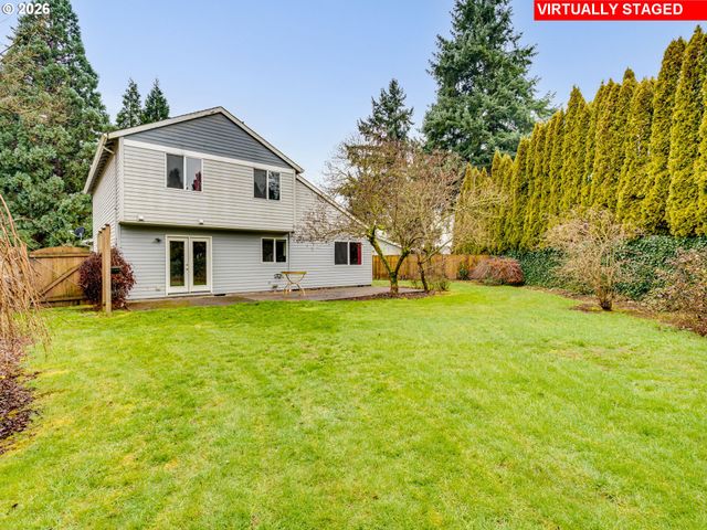 1250 S CEDAR Loop, Canby, OR 97013