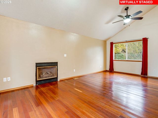 1250 S CEDAR Loop, Canby, OR 97013