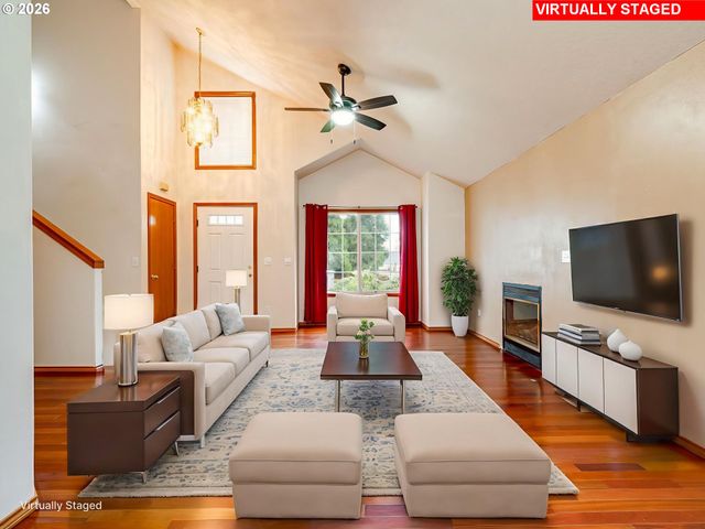 1250 S CEDAR Loop, Canby, OR 97013