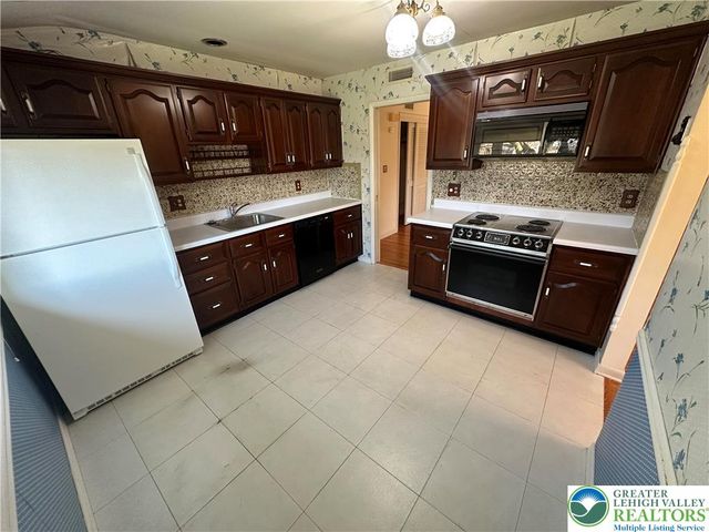 4485 Redwood Lane, Lower Macungie Twp, PA 18103