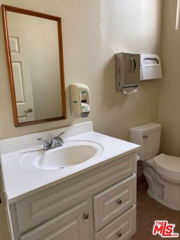 327 S Western Avenue, Los Angeles, CA 90020