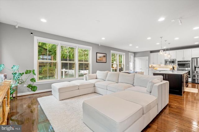 9091 BEAR BRANCH PL, Fairfax, VA 22031