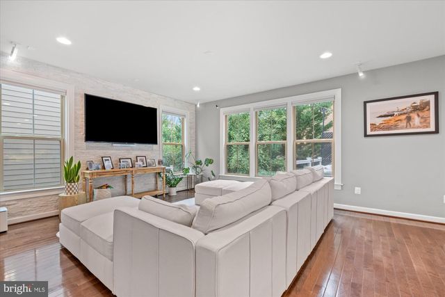 9091 BEAR BRANCH PL, Fairfax, VA 22031