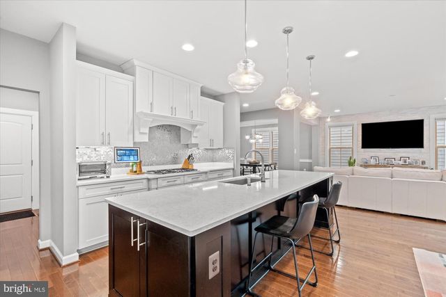 9091 BEAR BRANCH PL, Fairfax, VA 22031