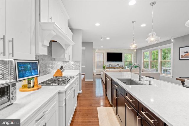 9091 BEAR BRANCH PL, Fairfax, VA 22031