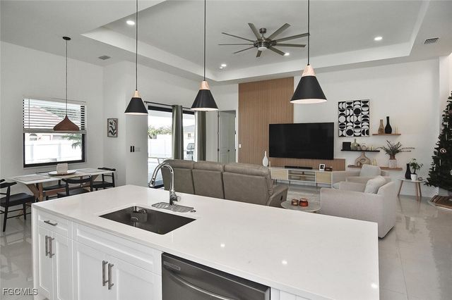 207 SE 2nd AVE, Cape Coral, FL 33990