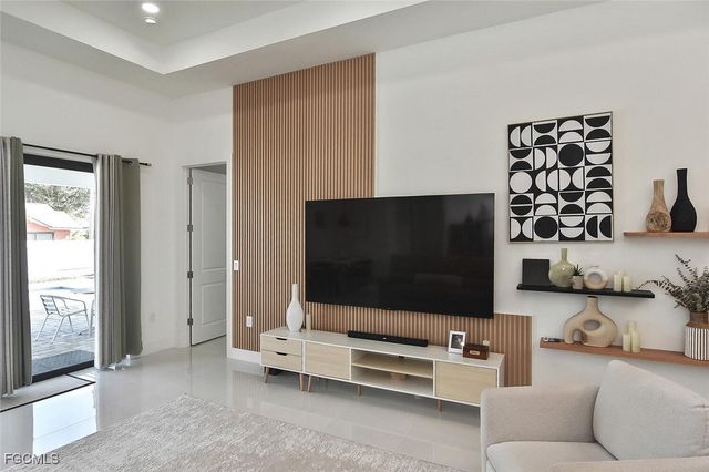 207 SE 2nd AVE, Cape Coral, FL 33990