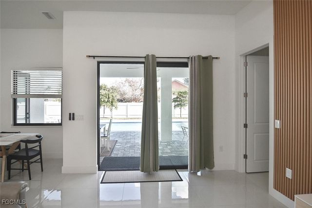 207 SE 2nd AVE, Cape Coral, FL 33990