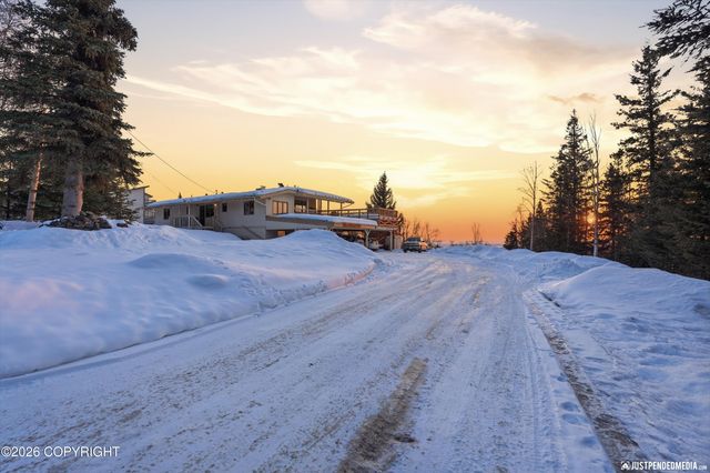 11100 Hideaway Trail, Anchorage, AK 99507