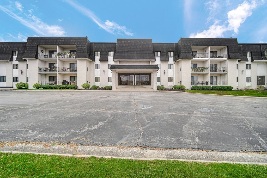 2371 Deerpath Drive 105, Schererville, IN 46375