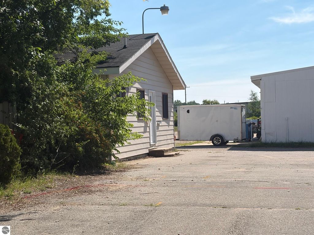 Image 10 of property listing at 4049 "B" E Northwind Drive, Mt Pleasant, MI 48858