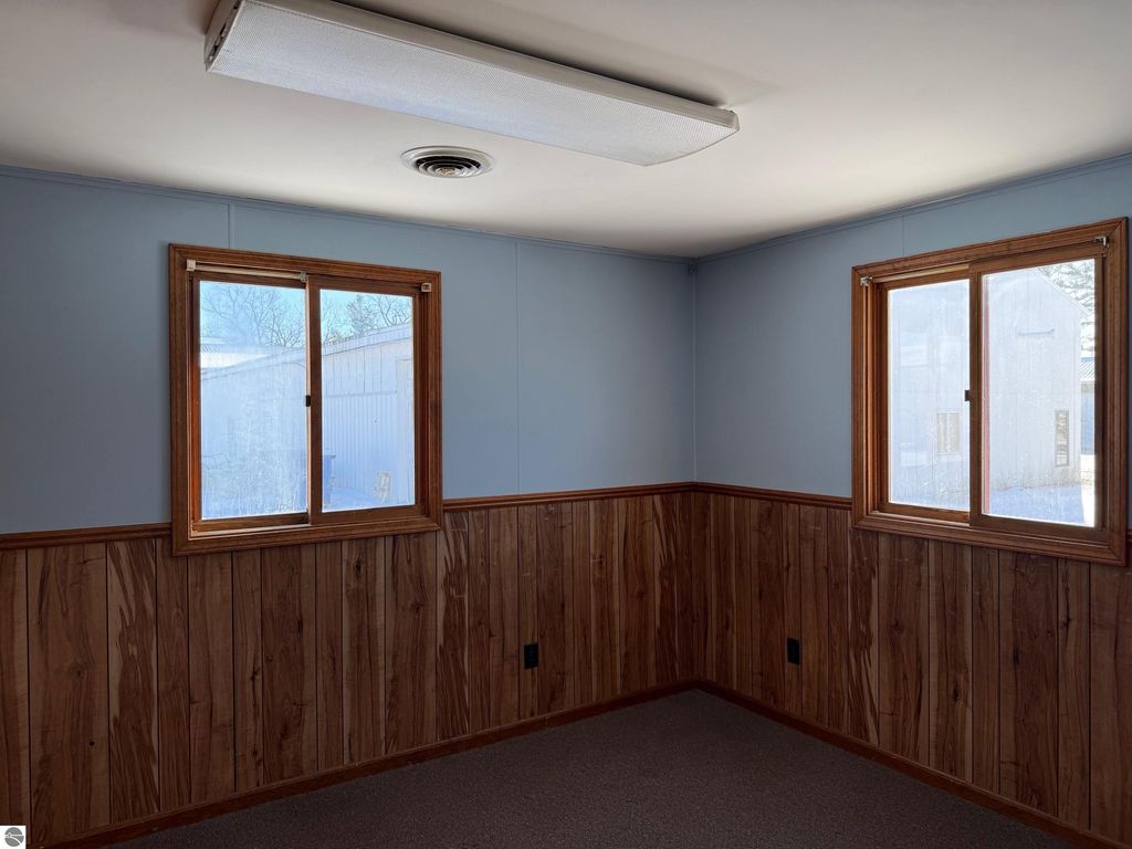 Image 5 of property listing at 4049 "B" E Northwind Drive, Mt Pleasant, MI 48858