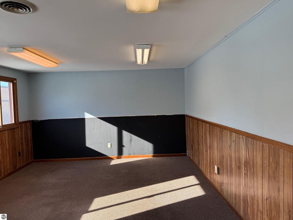 Image 9 of property listing at 4049 "B" E Northwind Drive, Mt Pleasant, MI 48858