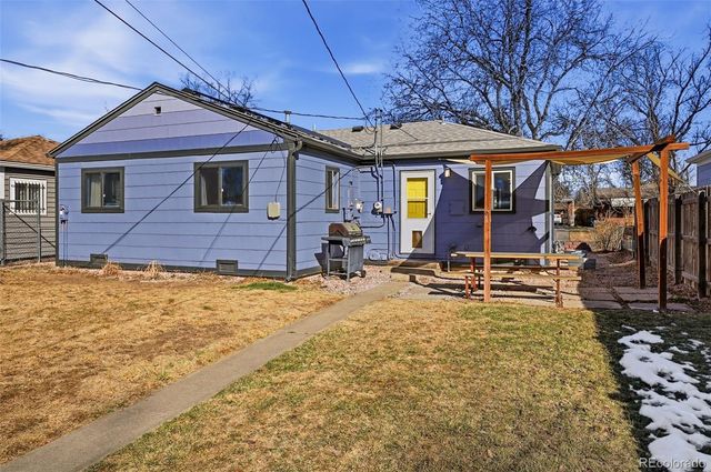 2057 Ironton Street, Aurora, CO 80010