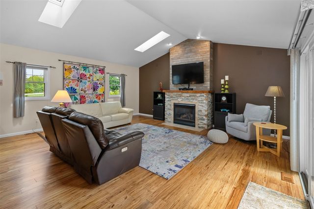 9355 Apple Crest Drive, Saline, MI 48176