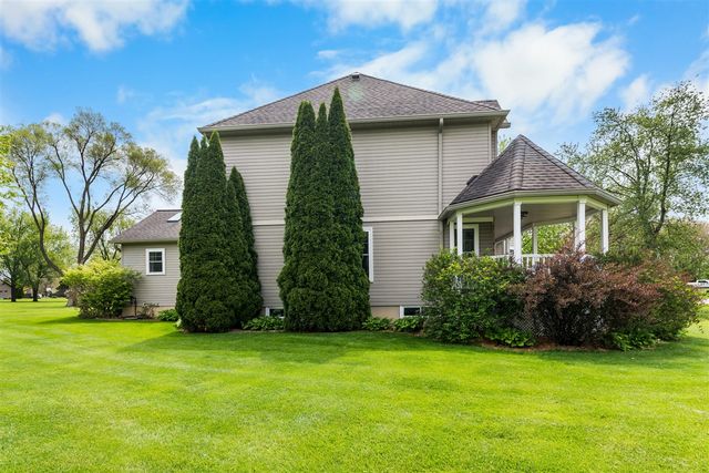 9355 Apple Crest Drive, Saline, MI 48176