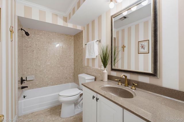 42472 Woodward Avenue B1, Bloomfield Hills, MI 48304