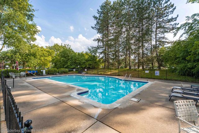 42472 Woodward Avenue B1, Bloomfield Hills, MI 48304