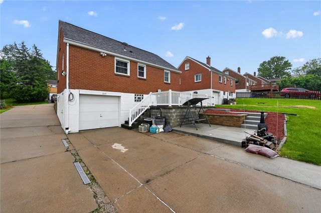 6309 Whitewood St, South Park, PA 15129
