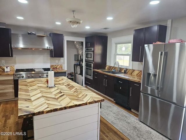 3003 Shell Point Road, Beaufort, SC 29906