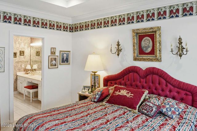 8126 Saint Andrews Village Dr, Louisville, KY 40241