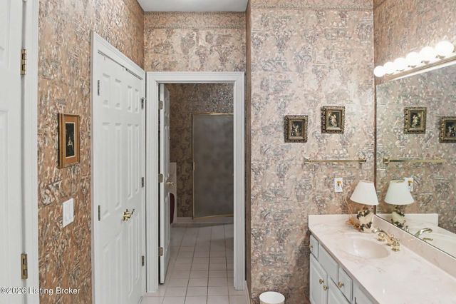 8126 Saint Andrews Village Dr, Louisville, KY 40241