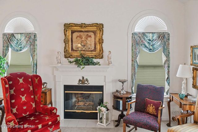 8126 Saint Andrews Village Dr, Louisville, KY 40241