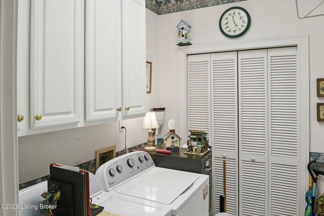 8126 Saint Andrews Village Dr, Louisville, KY 40241