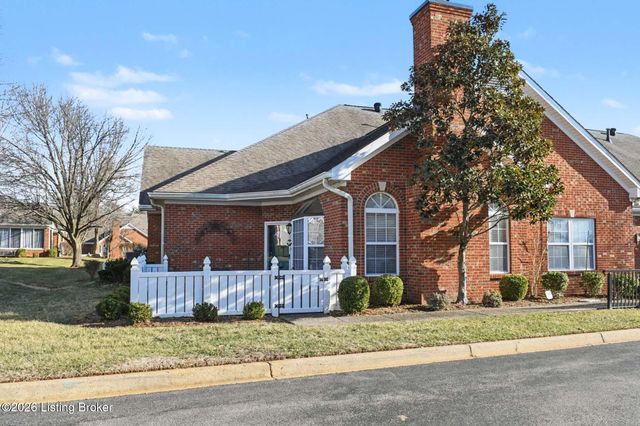 8126 Saint Andrews Village Dr, Louisville, KY 40241