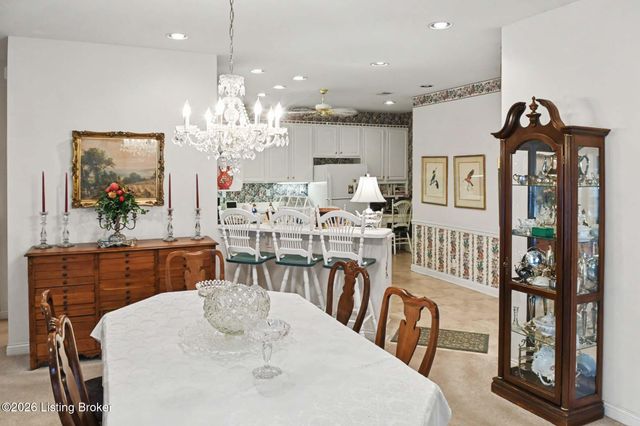 8126 Saint Andrews Village Dr, Louisville, KY 40241