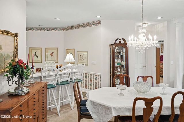 8126 Saint Andrews Village Dr, Louisville, KY 40241