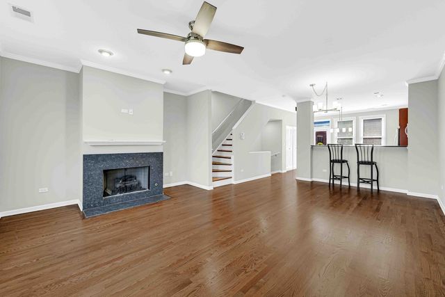 1040 N Kingsbury Street, Chicago, IL 60610