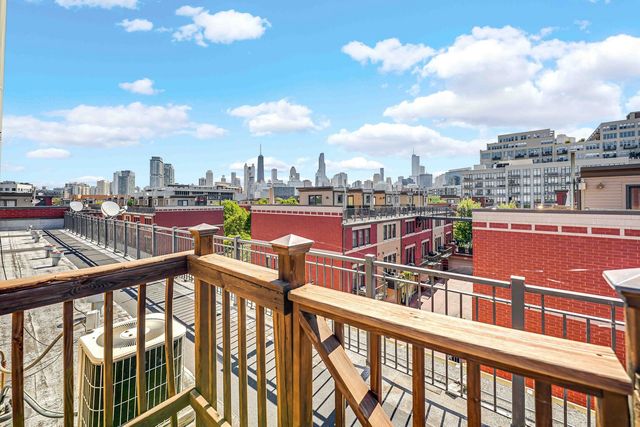 1040 N Kingsbury Street, Chicago, IL 60610