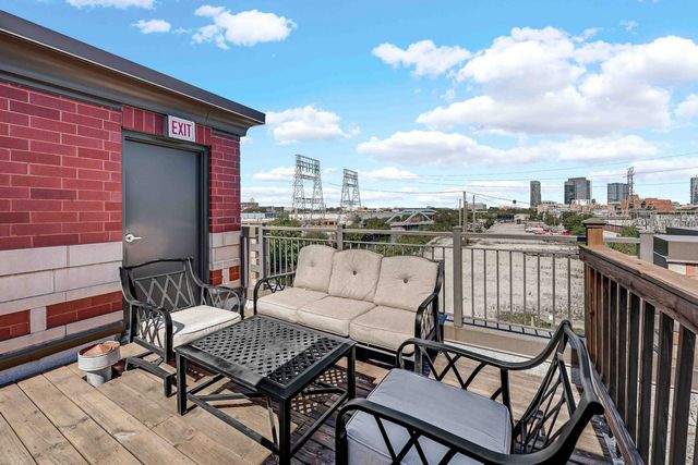 1040 N Kingsbury Street, Chicago, IL 60610