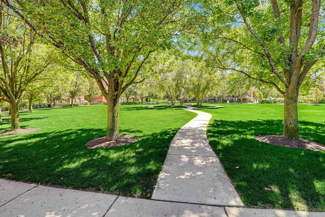 1040 N Kingsbury Street, Chicago, IL 60610