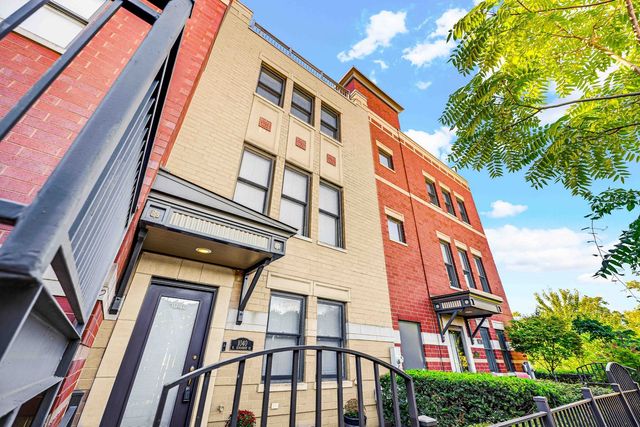 1040 N Kingsbury Street, Chicago, IL 60610