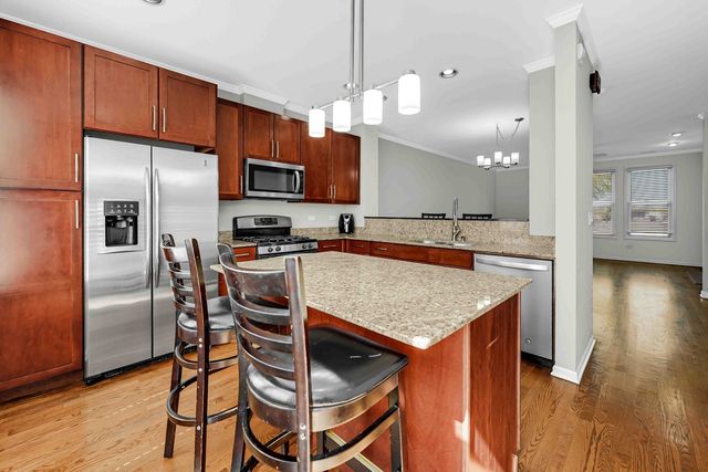 1040 N Kingsbury Street, Chicago, IL 60610