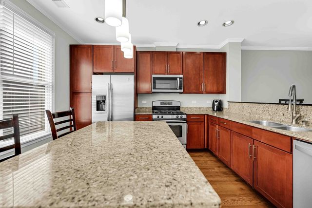 1040 N Kingsbury Street, Chicago, IL 60610