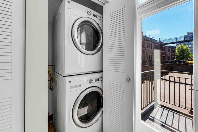 1040 N Kingsbury Street, Chicago, IL 60610