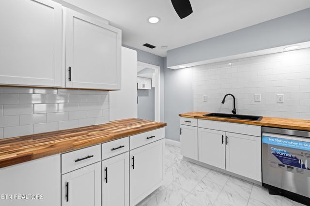 125 N Chamberlain Ave, Rockwood, TN 37854