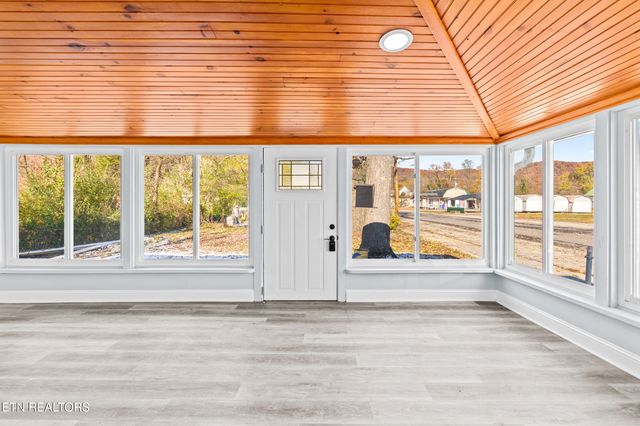 125 N Chamberlain Ave, Rockwood, TN 37854