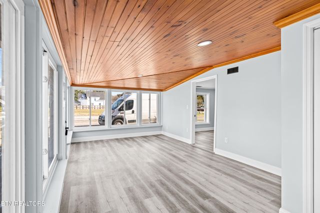 125 N Chamberlain Ave, Rockwood, TN 37854