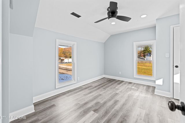 125 N Chamberlain Ave, Rockwood, TN 37854